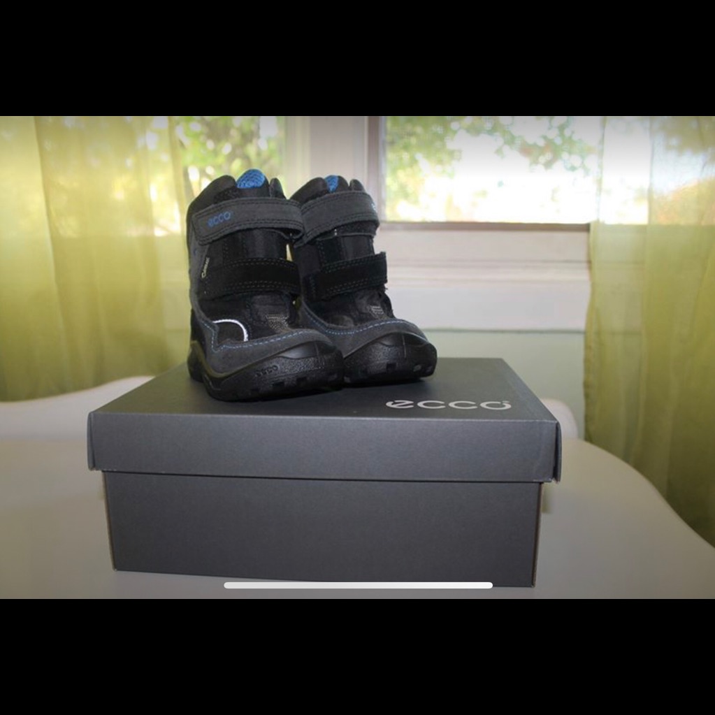 Brand New Ecco Snow Boots Size Toddlere 6-6.5